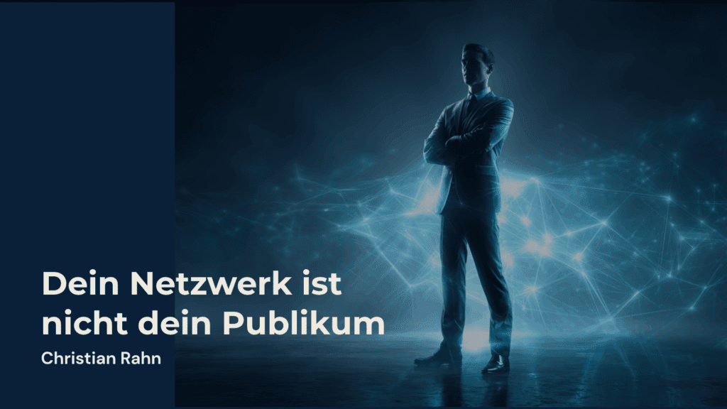 Ein Mann im Anzug steht selbstbewusst mit verschränkten Armen in einem dunklen Raum, umgeben von leuchtenden blauen Netzwerkverbindungen. Die Linien symbolisieren digitale Verknüpfungen und Resonanz im Netzwerk. Links im Bild steht der Text: „Dein Netzwerk ist nicht dein Publikum – Christian Rahn“.